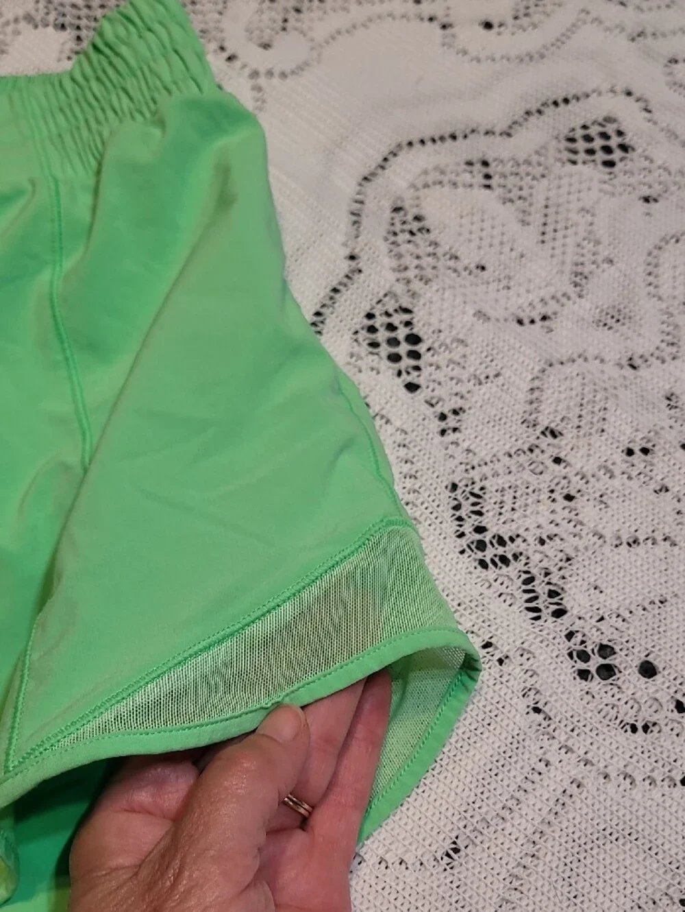 ☁️Lululemon Athletica Lime Green 4” Hotty Hot Shorts